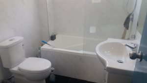 complete-new-shower-toilet-and-vanity